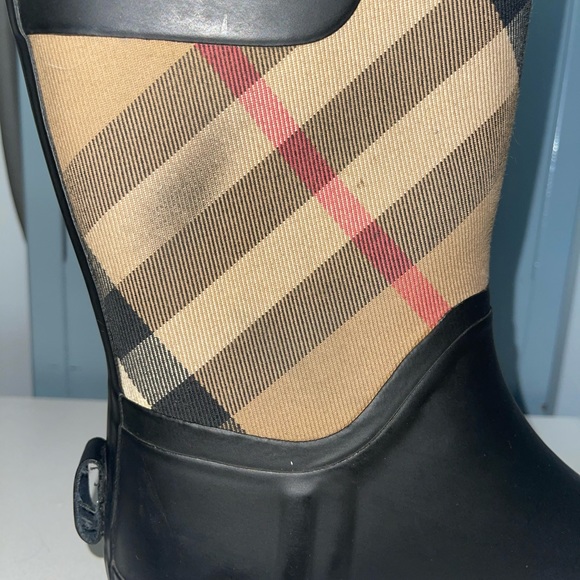 Lightly worn Burberry rain boots! - Picture 9 of 9